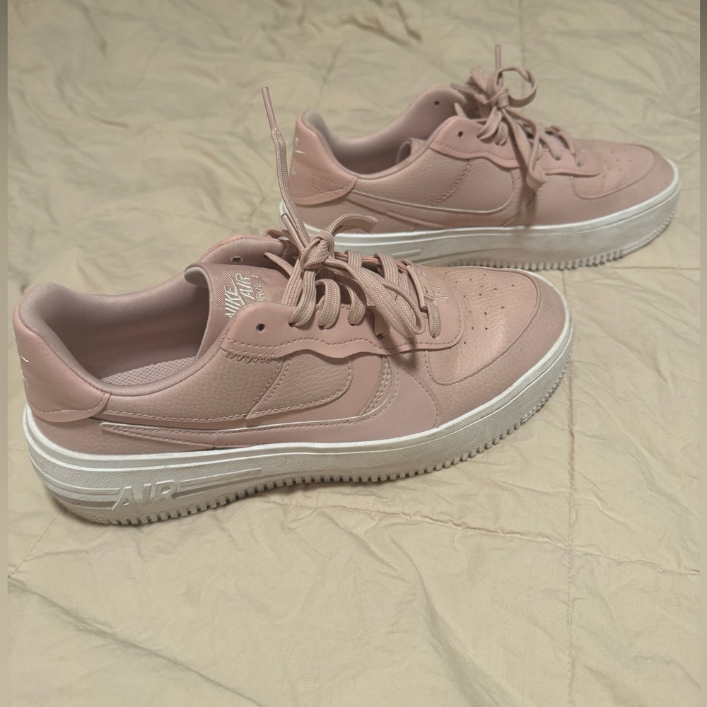 Women’s Nike size 9